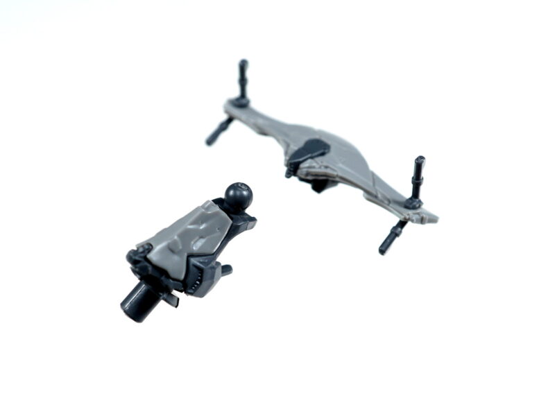 頭部「VE-44B」の組み立て