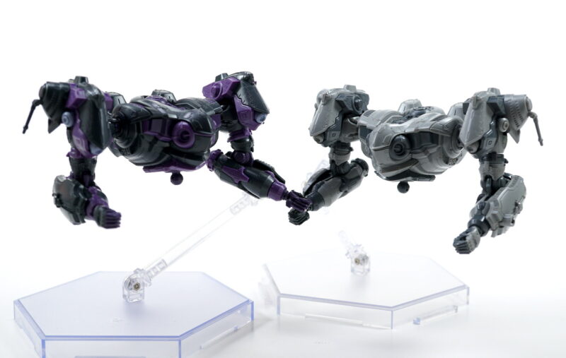 オープンフェイスのパーツ（左）と。