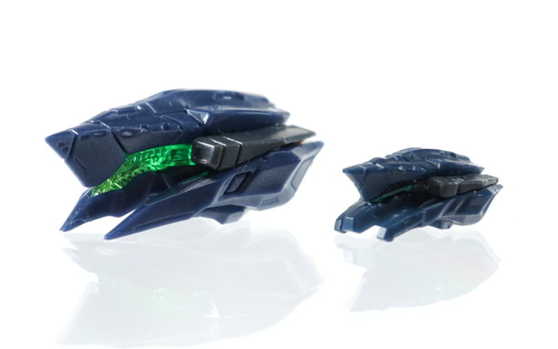 右：30MM スティールヘイズ頭部と2