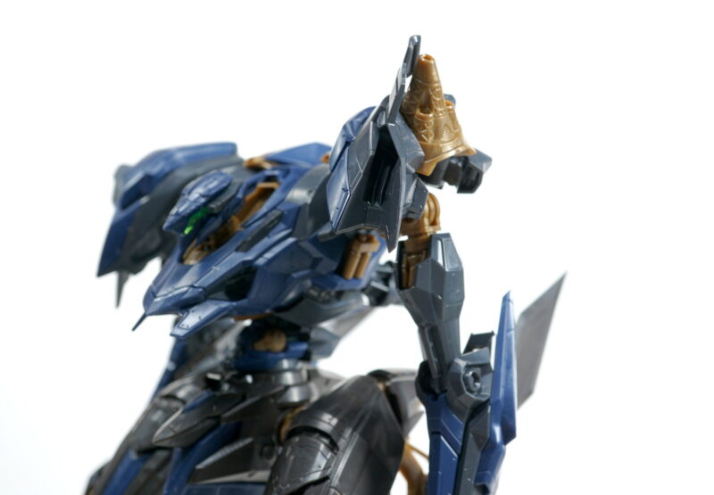 肩アーマー跳ね上げ